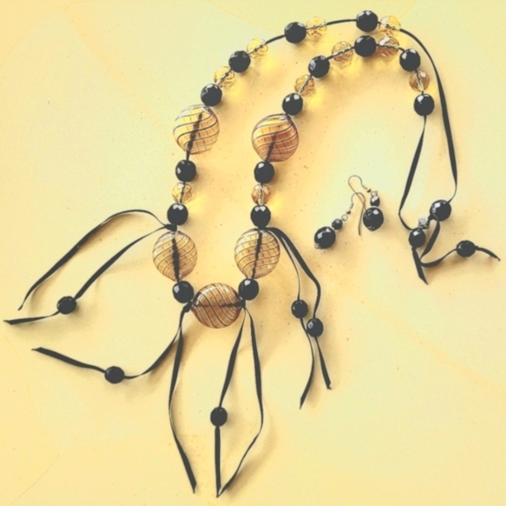 Beautiful Venetian Murano Gold Glass Black Beaded Statement Necklace  Up to 30" - Picture 4 of 5
